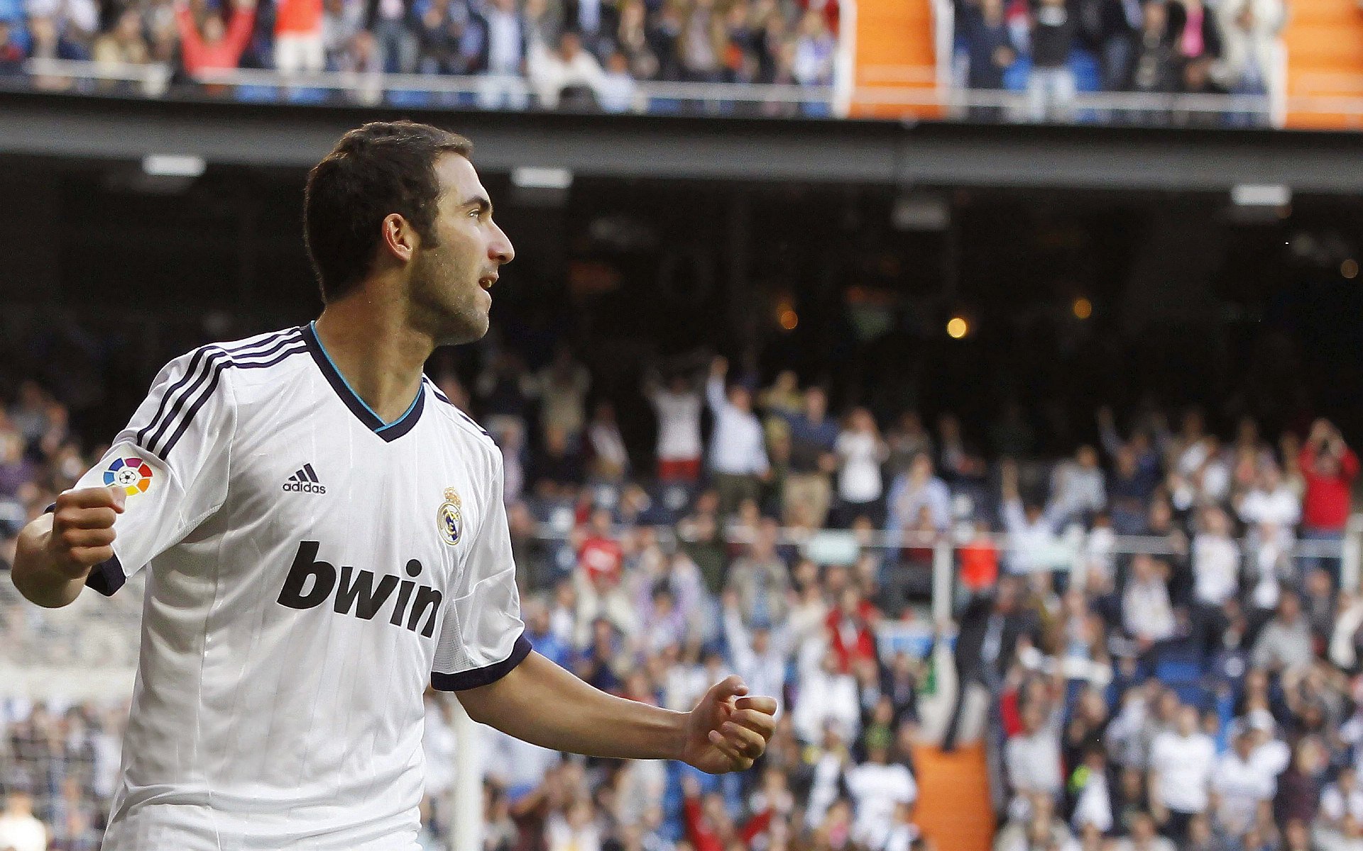 “火热赛场，明星球员的经典瞬间燃爆现场”，明星球员图片