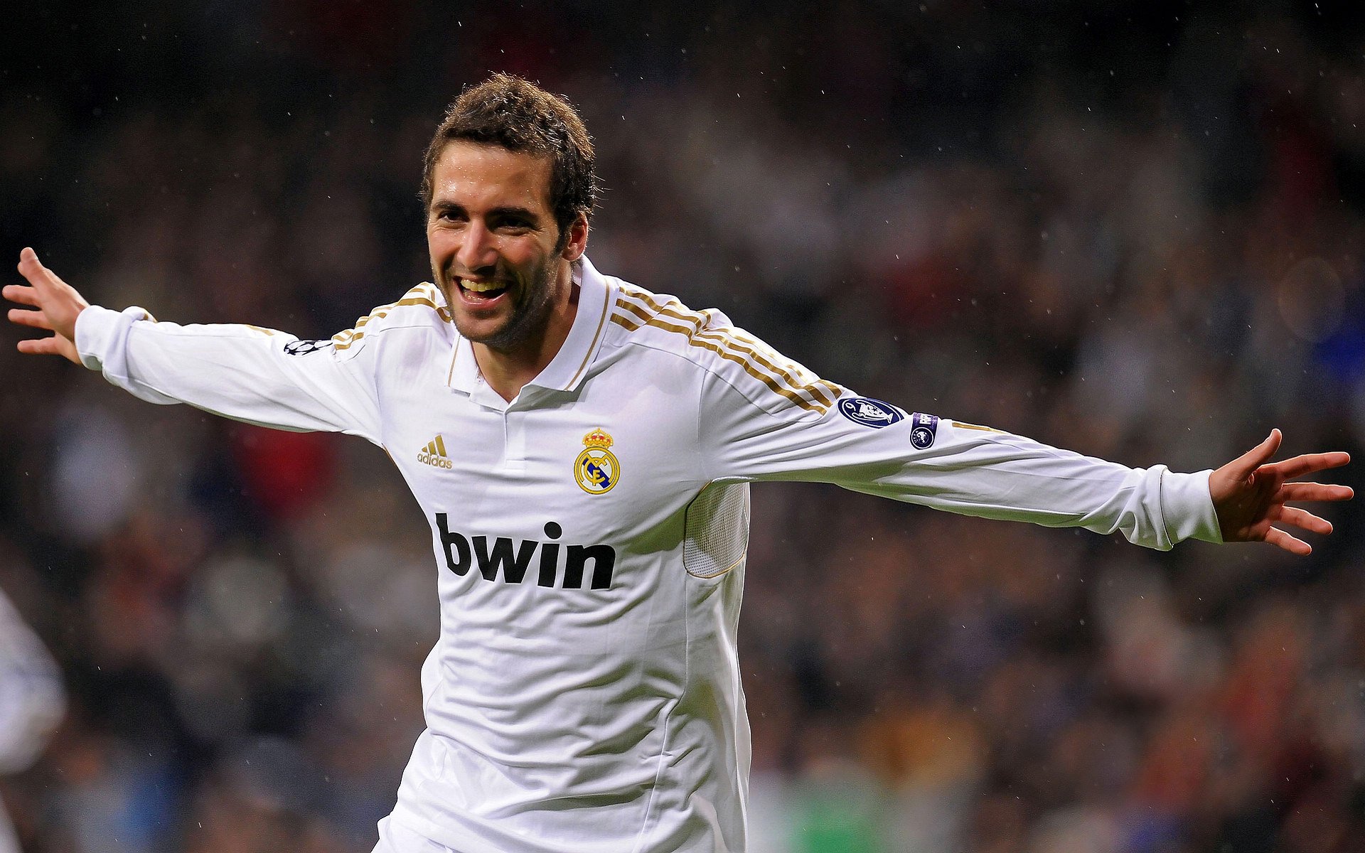 -球场“天才少年”崭露头角，欧冠新锐崛起，欧冠青年人队